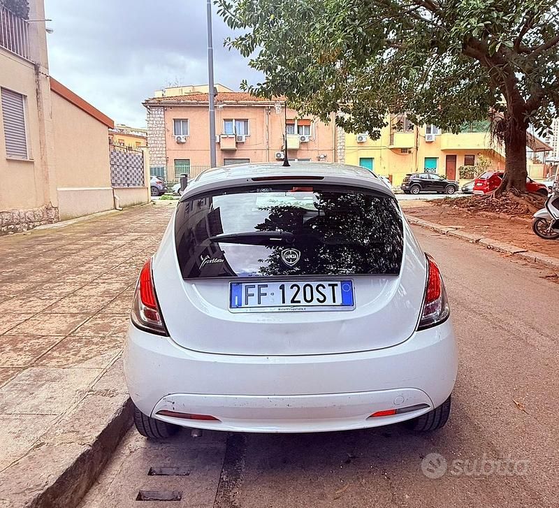 Usata Lancia Ypsilon 95 CV (69 kW) 2016 Bianco Utilitaria