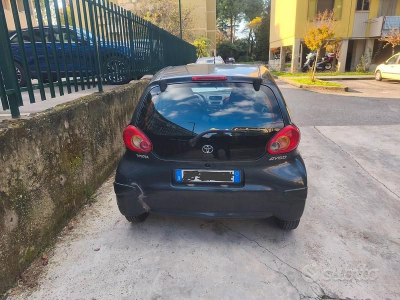 Usata Toyota Aygo 2006 Blu Utilitaria
