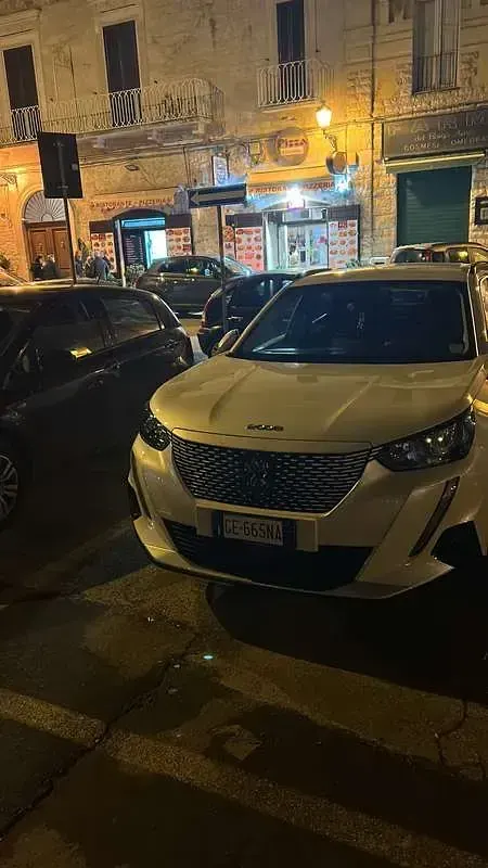 Usata Peugeot e-2008 Allure 56 kW (77 CV) 2021 Bianco SUV