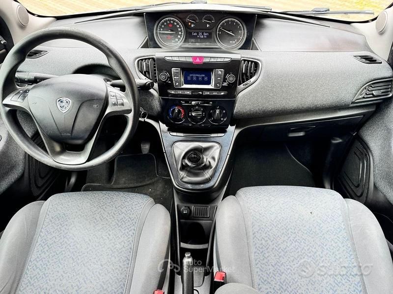Usata Lancia Ypsilon Gold 69 CV (50 kW) 2021 Grigio Utilitaria