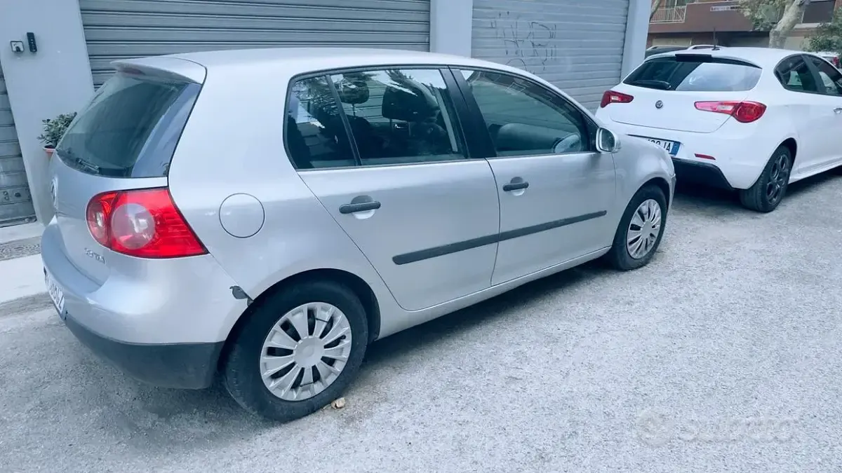 Usata VW Golf IV 105 CV (77 kW) 2004 Grigio Utilitaria