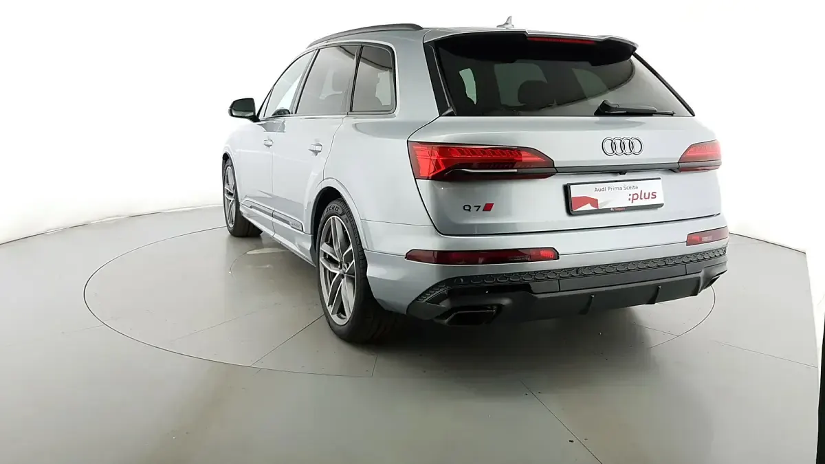 Usata Audi Q7 S-Line 286 CV (210 kW) 2024 Grigio metalizzato SUV