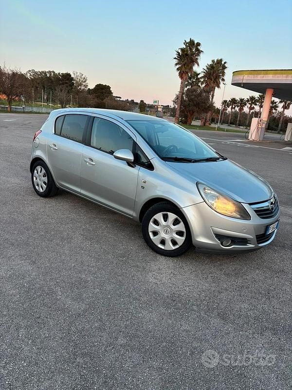 Usata Opel Corsa 95 CV (69 kW) 2010 Grigio Utilitaria