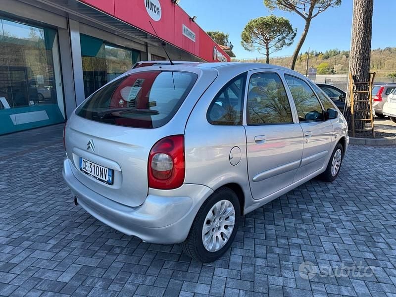 Usata Citroën Xsara Picasso 89 CV (65 kW) 2003 Grigio Monovolume