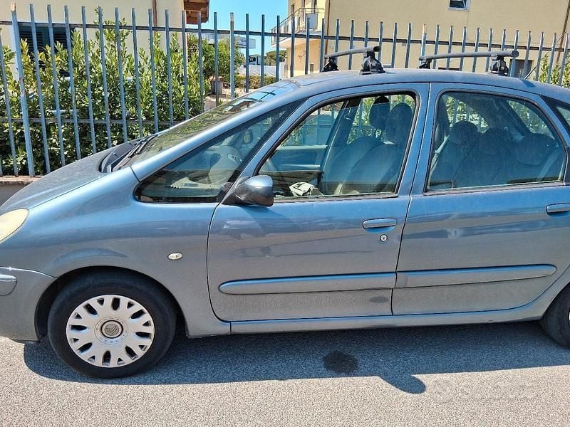 Usata Citroën Xsara Picasso 109 CV (80 kW) 2006 Grigio Monovolume