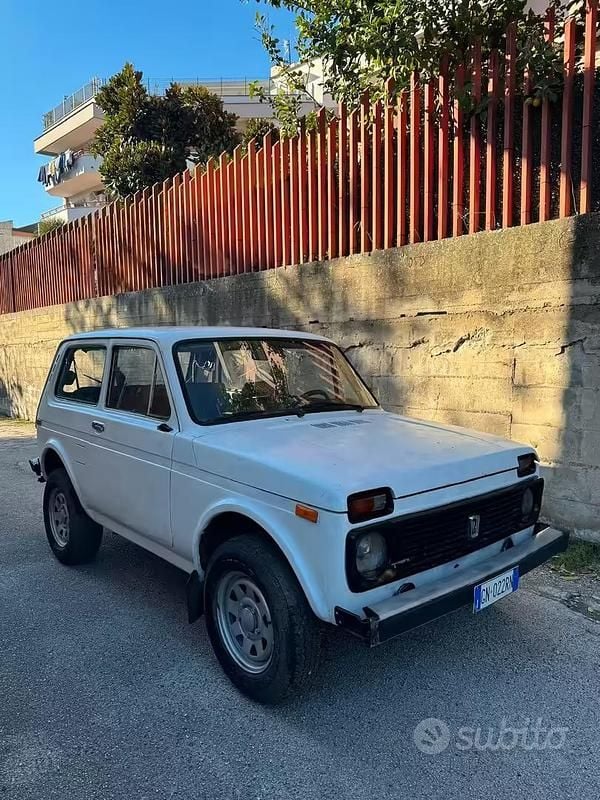 Usata Lada niva 78 CV (57 kW) 1991 Bianco SUV