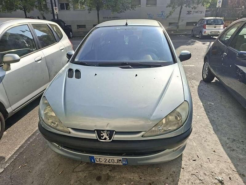 Usata 2002 Peugeot 206 Tre volumi | 1500 € (Buon prezzo) - Immagine 1/4