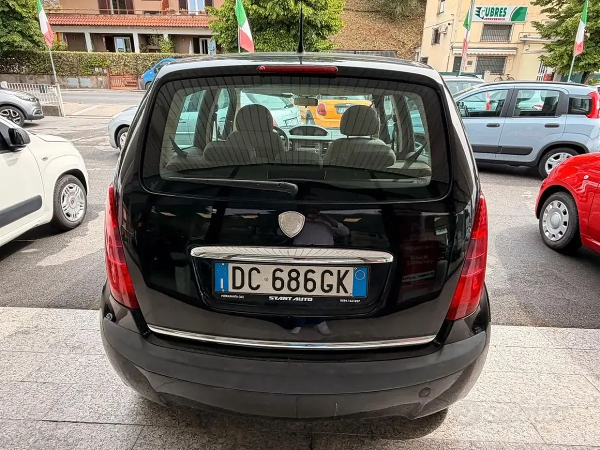 Usata Lancia Musa 95 CV (69 kW) 2006 Nero Monovolume