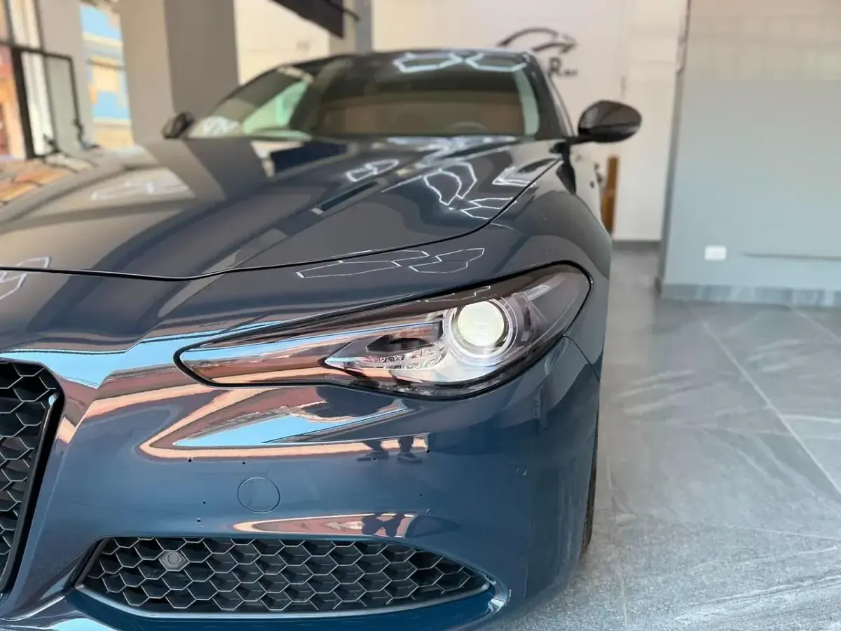 Usata Alfa Romeo Giulia Super 180 CV (132 kW) 2017 Grigio Berlina