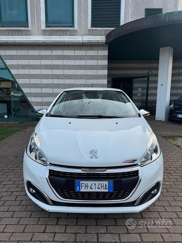 Bianco Usata 2017 Peugeot 208 GT-line Due volumi | 7900 € (Super prezzo) - Immagine 1/4