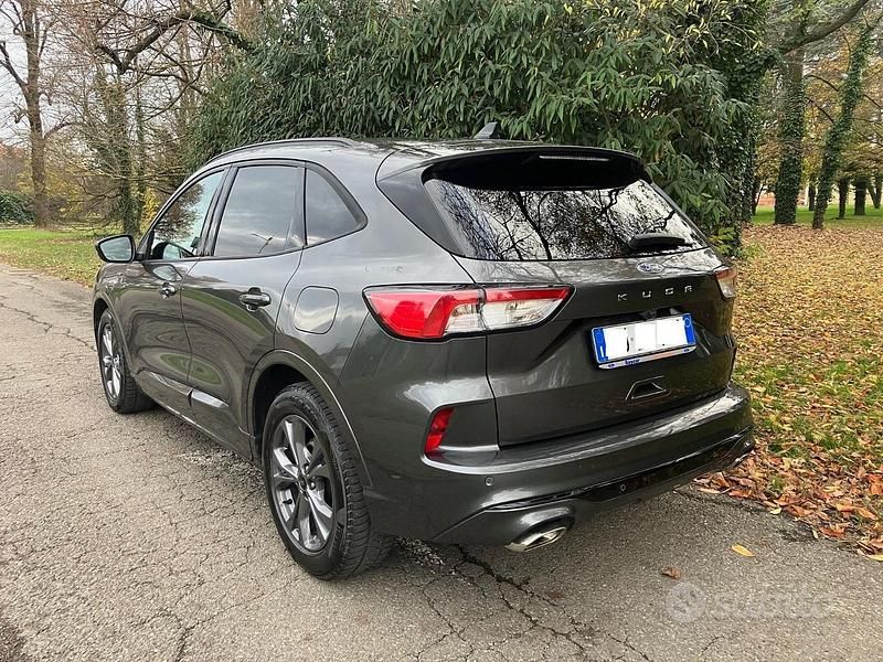Usata Ford Kuga ST-Line 120 CV (88 kW) 2022 Grigio SUV