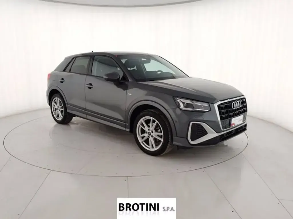 Usata Audi Q2 S-Line 150 CV (110 kW) 2025 Grigio metallizzato SUV