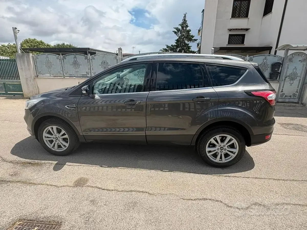 Usata Ford Kuga ST-Line 120 CV (88 kW) 2019 Grigio SUV