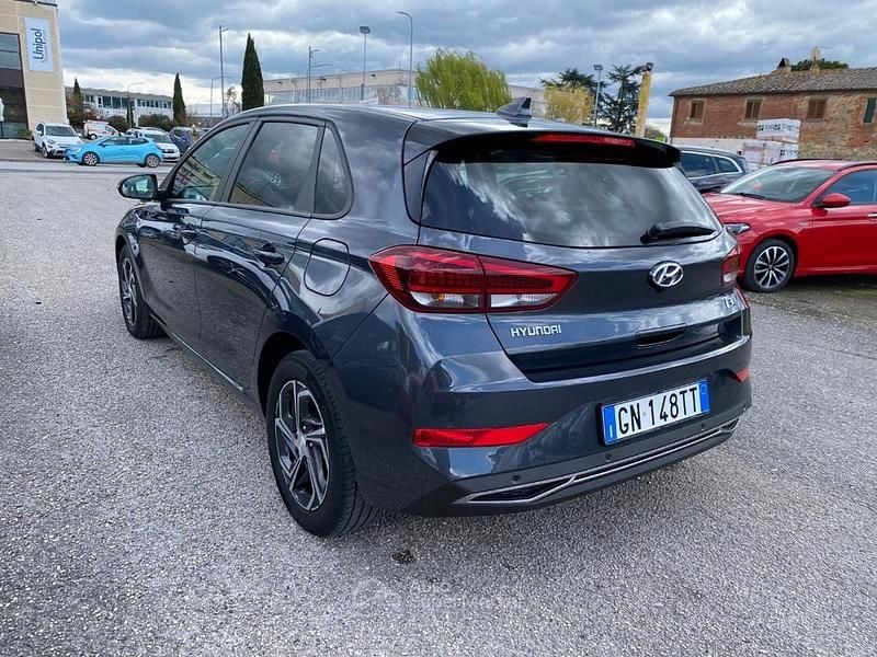 Usata Hyundai i30 Prime 120 CV (88 kW) 2023 Grigio scuro Berlina