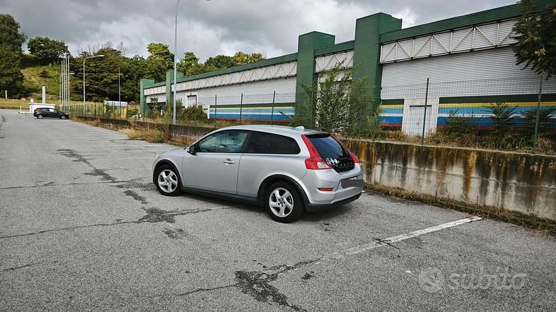 Usata Volvo C30 109 CV (80 kW) 2012 Grigio Utilitaria