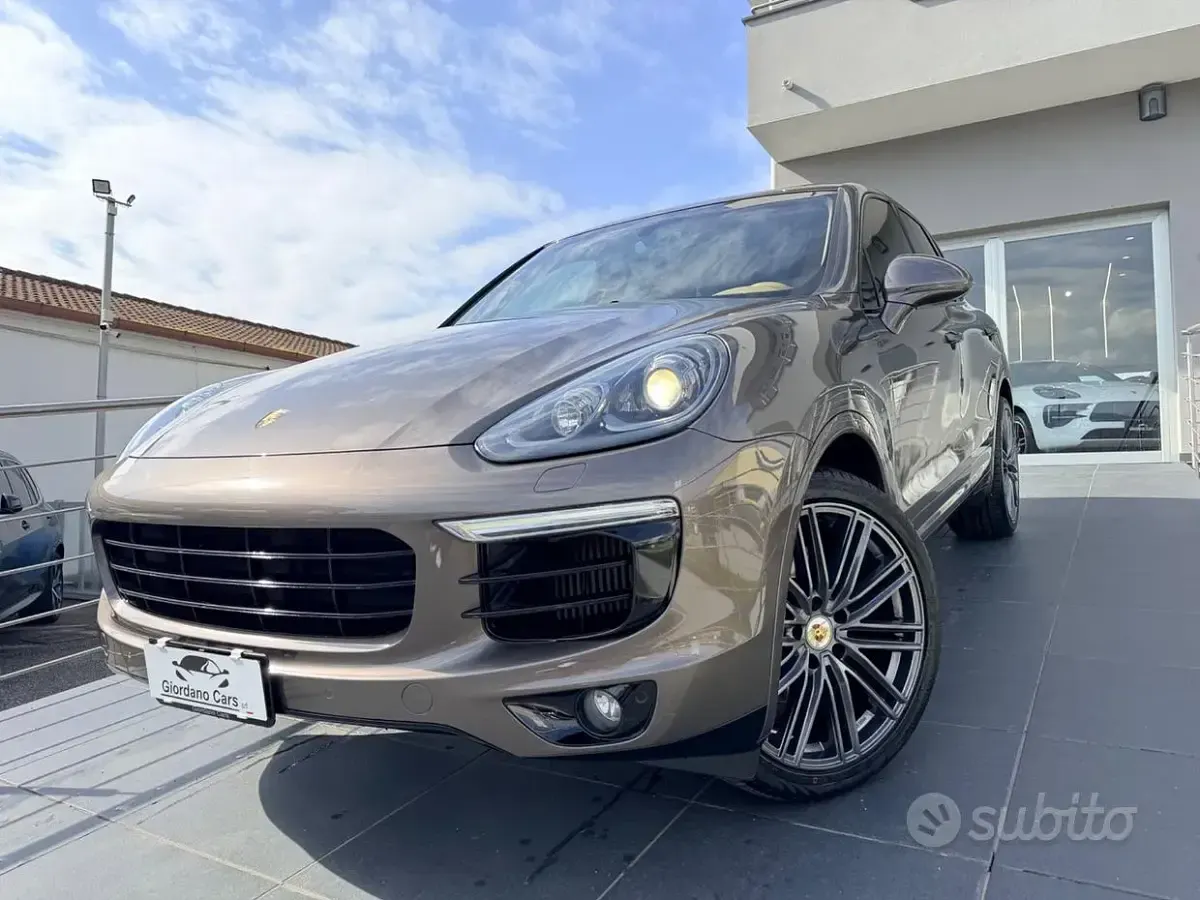 Usata Porsche Cayenne Platinum Edition 250 CV (183 kW) 2016 Grigio SUV