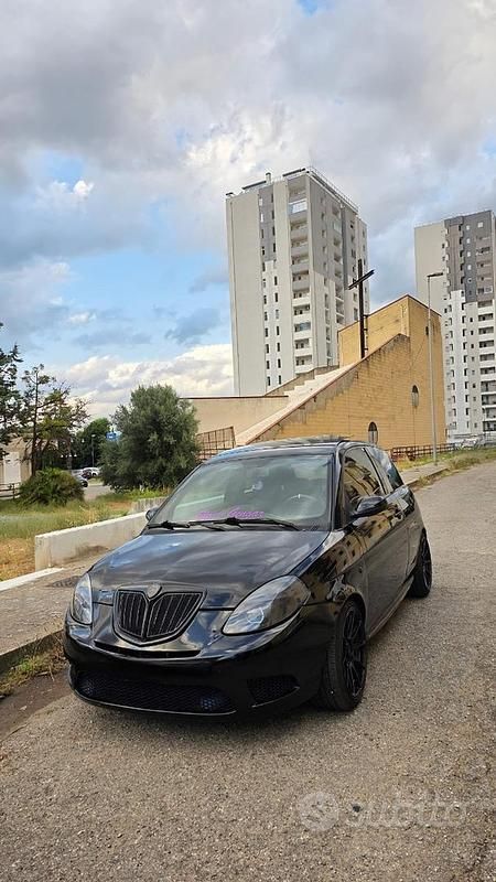 Usata Lancia Ypsilon 105 CV (77 kW) 2008 Nero Utilitaria