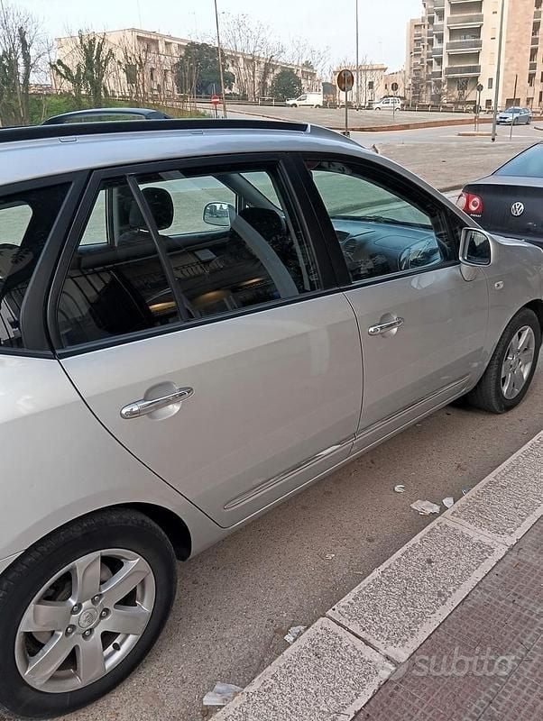 Usata Kia Carens 140 CV (102 kW) 2008 Grigio Monovolume