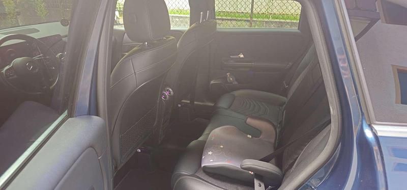 Usata Mercedes B180 116 CV (85 kW) 2019 Blu/azzurro Monovolume