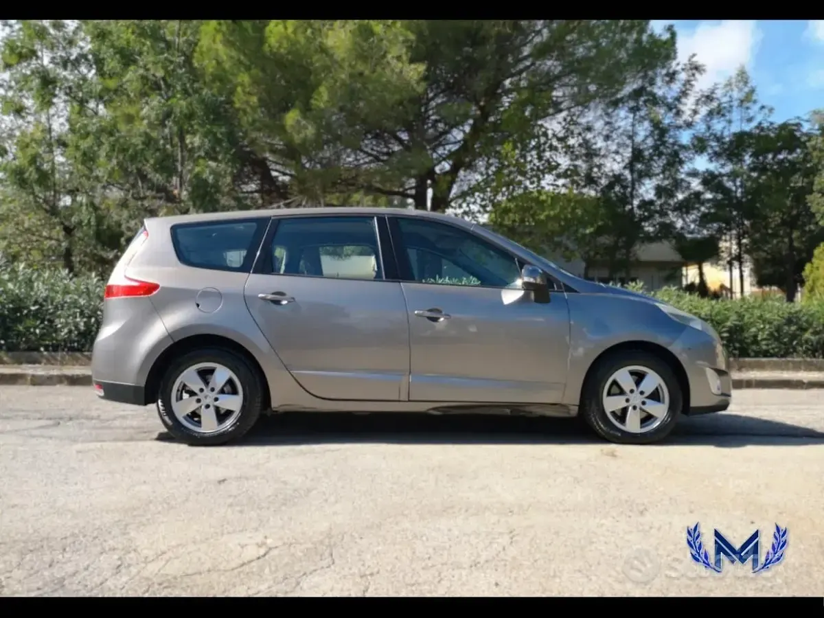 Usata Renault Scenic E-Tech 150 CV (110 kW) 2010 Grigio Monovolume