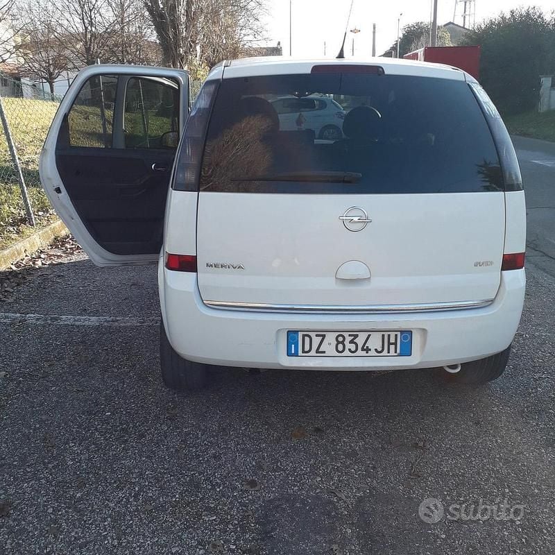 Usata Opel Meriva 90 CV (66 kW) 2009 Bianco Monovolume