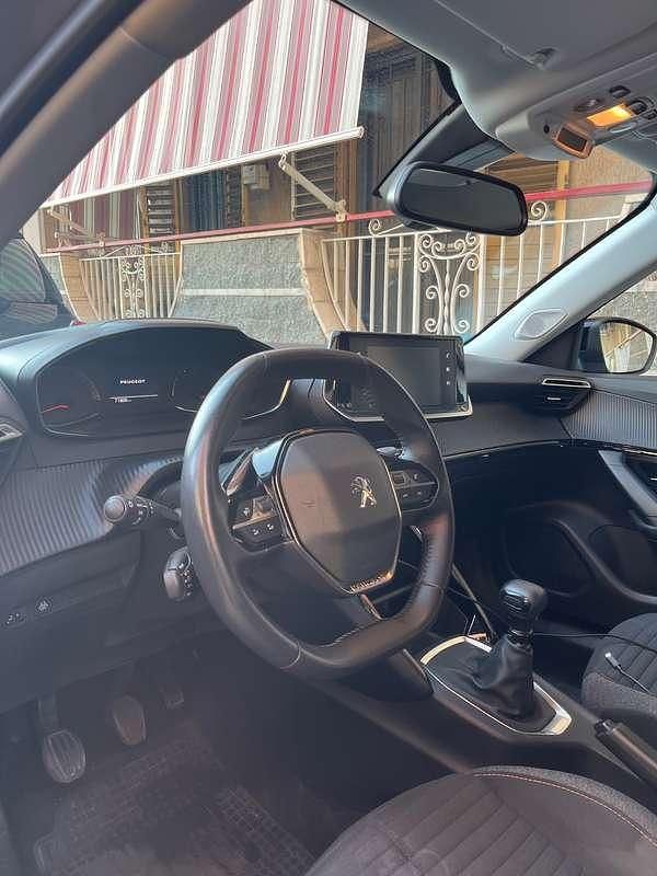 Usata Peugeot 2008 102 CV (75 kW) 2022 Grigio SUV