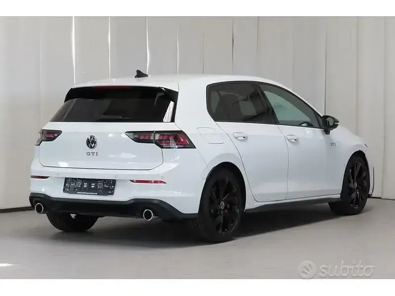 Usata VW Golf VIII GTI 265 CV (194 kW) 2025 Bianco Berlina