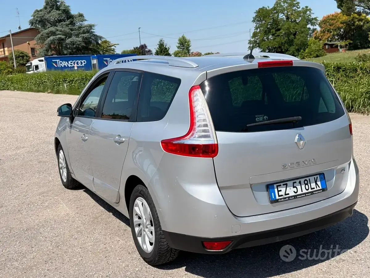 Usata Renault Scénic LIMITED 110 CV (80 kW) 2015 Grigio Monovolume