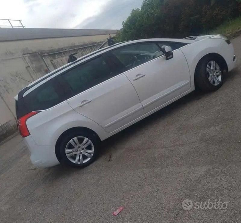 Usata Peugeot 5008 2011 Bianco Monovolume