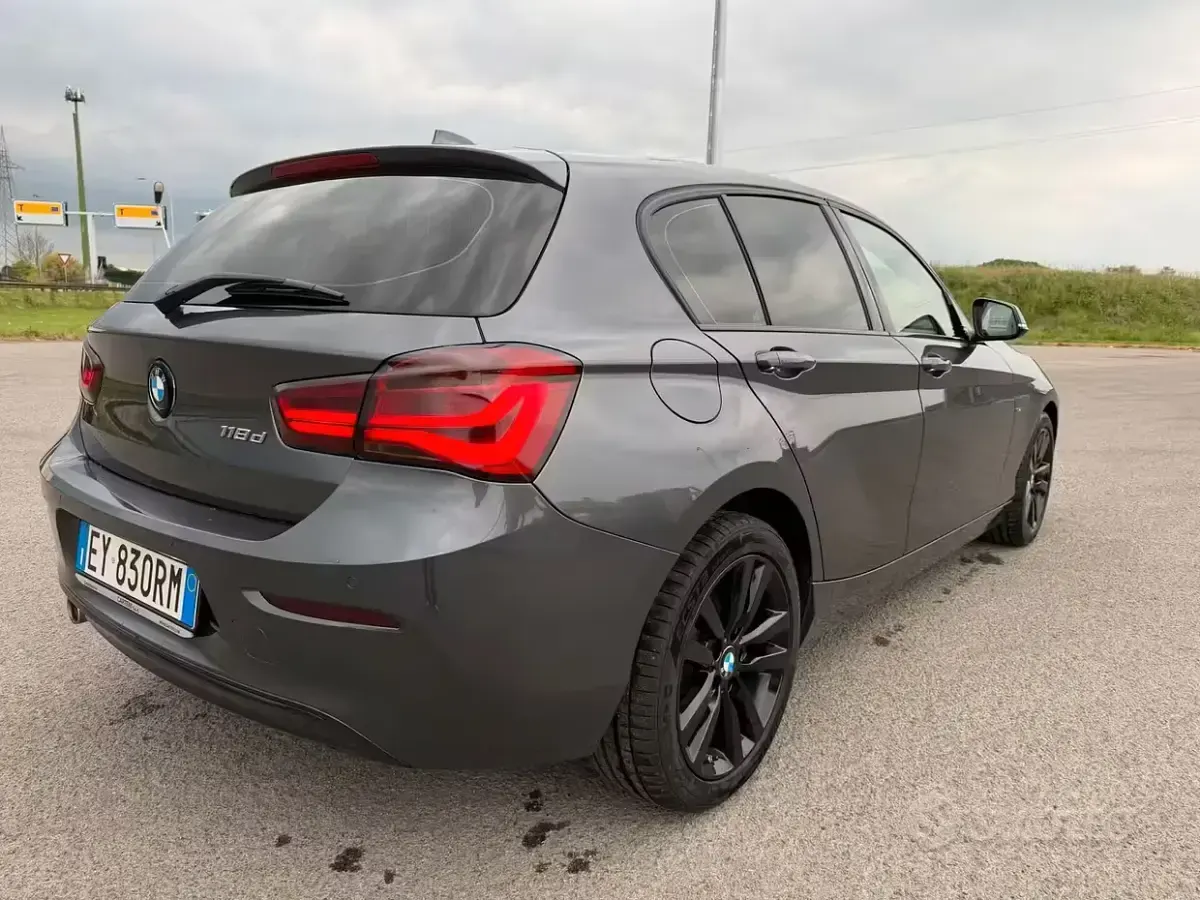 Usata BMW 118 Efficient Dynamics 150 CV (110 kW) 2015 Grigio Utilitaria