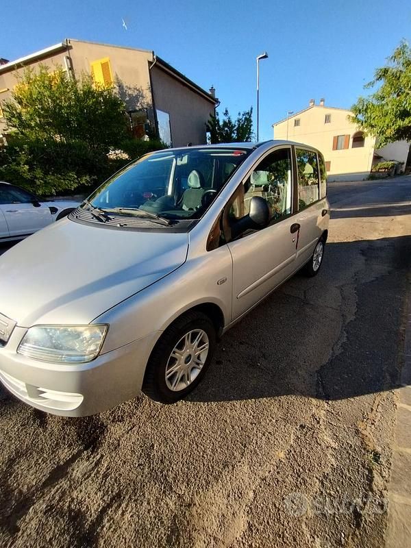 Usata Fiat Multipla Dynamic 103 CV (75 kW) 2006 Grigio Monovolume