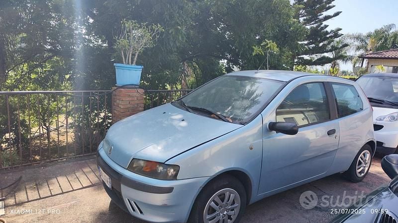 Usata 2002 Fiat Punto Due volumi | 1300 € - Immagine 1/4