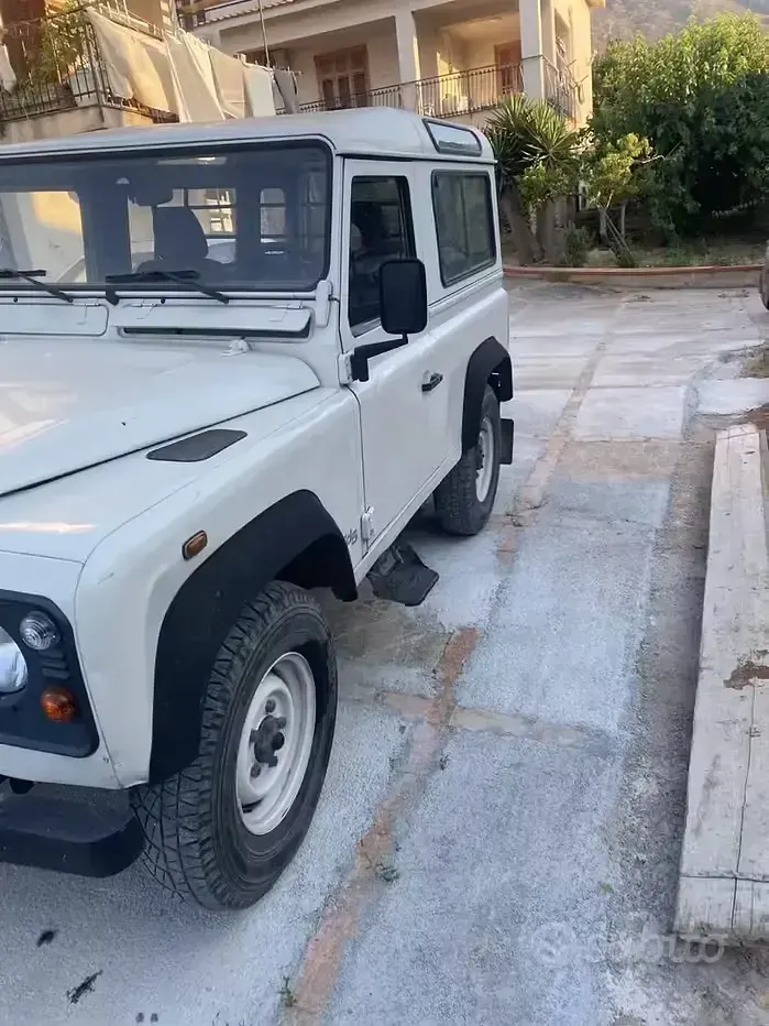 Usata Land Rover Defender 122 CV (89 kW) 2000 Bianco SUV