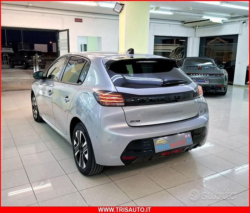 Usata Peugeot 208 Allure 101 CV (74 kW) 2024 Argento Utilitaria