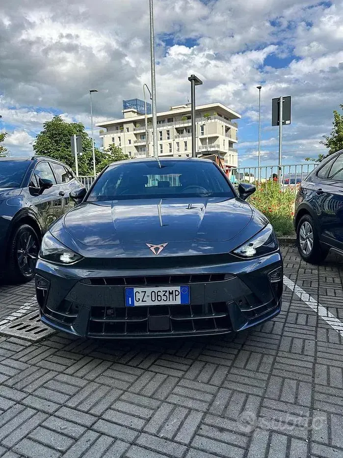 Usata Cupra Leon 150 CV (110 kW) 2025 Grigio Berlina