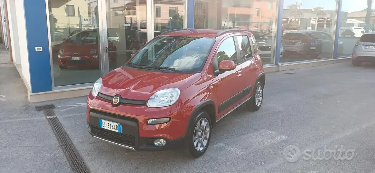 Usata Fiat Panda 4x4 S 75 CV (55 kW) 2012 Rosso Utilitaria