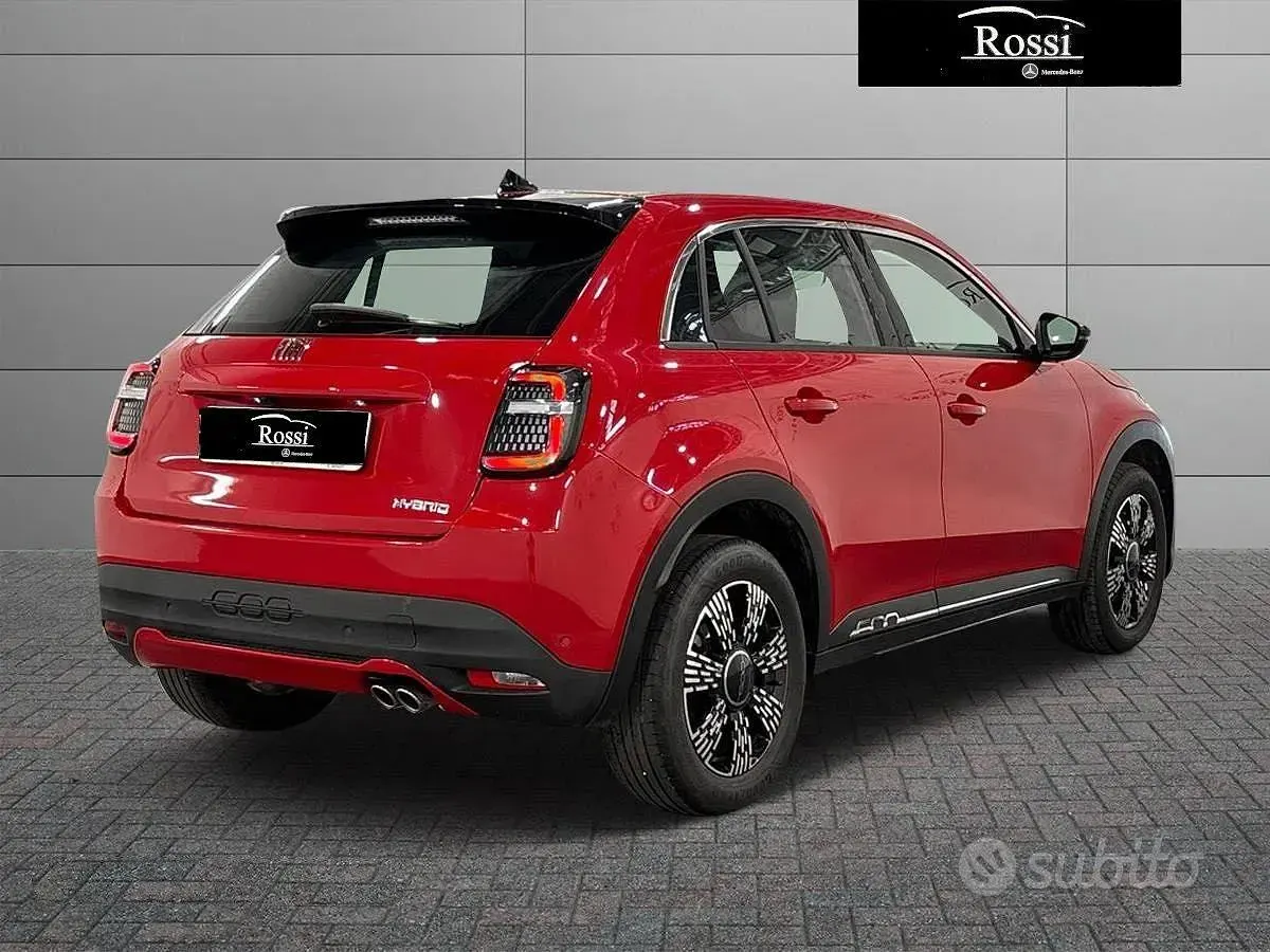 Usata Fiat 600 136 CV (100 kW) 2025 Rosso SUV