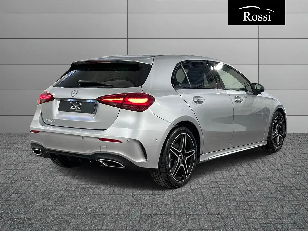 Nuova Mercedes A180 116 CV (85 kW) 2025 Grigio montagna Berlina