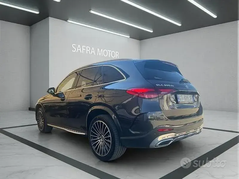 Usata Mercedes GLC300e Advanced 333 CV (244 kW) 2024 Grigio SUV