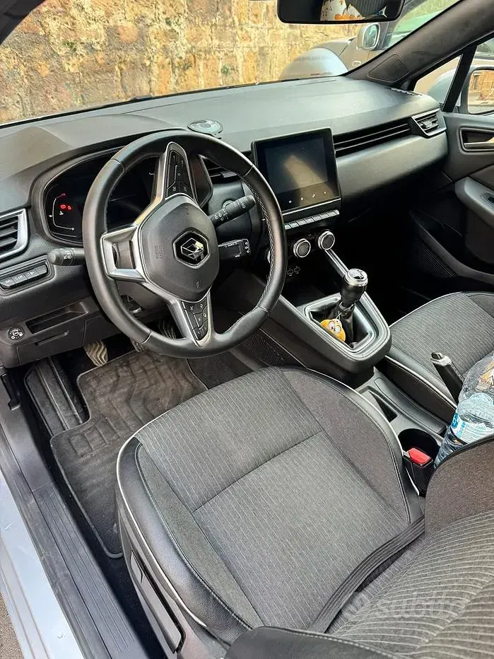 Usata Renault Clio V 101 CV (74 kW) 2022 Berlina