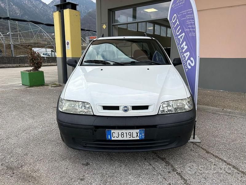 Usata Fiat Strada 80 CV (58 kW) 2003 Bianco Pick-up
