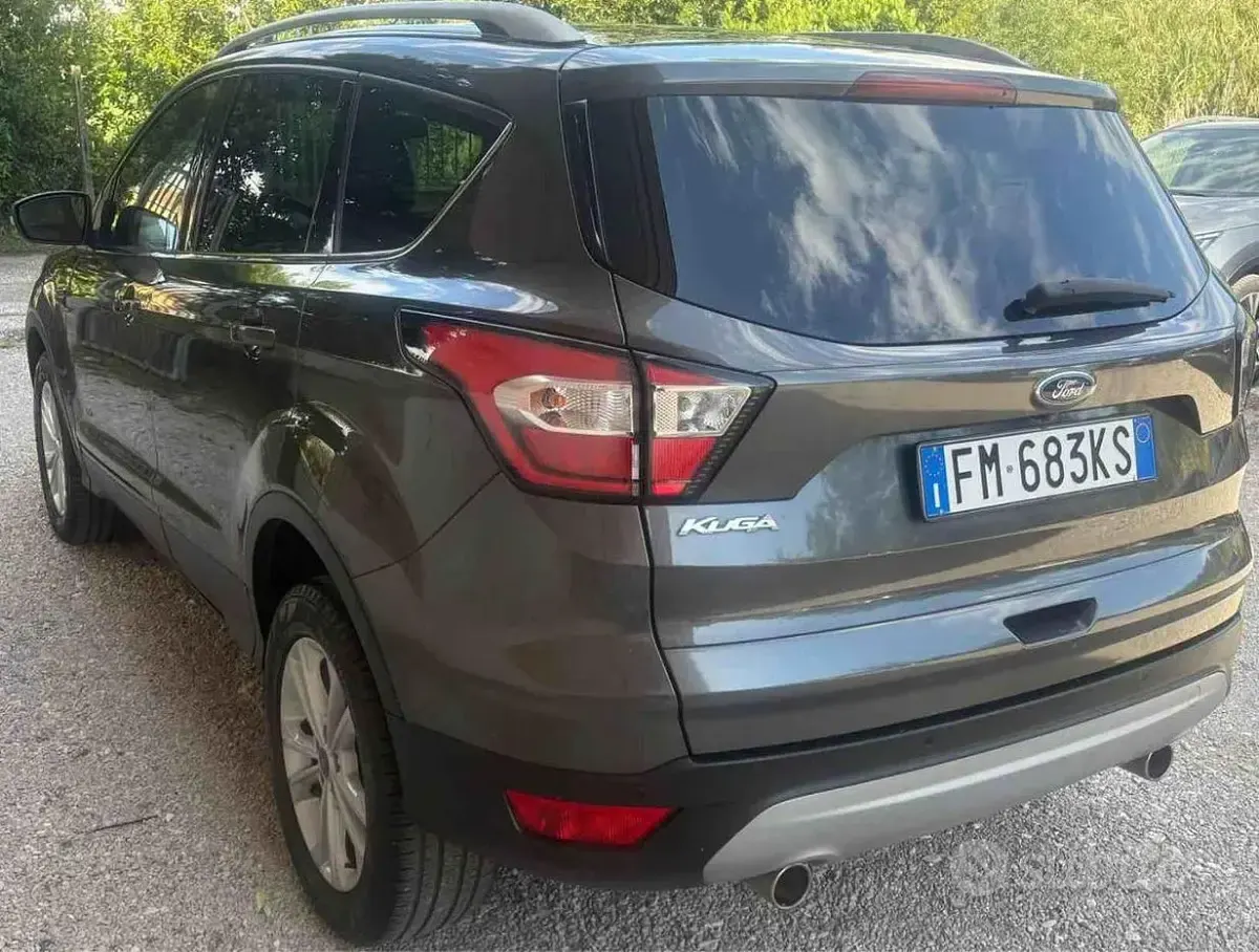 Usata Ford Kuga Titanium 150 CV (110 kW) 2017 Grigio SUV
