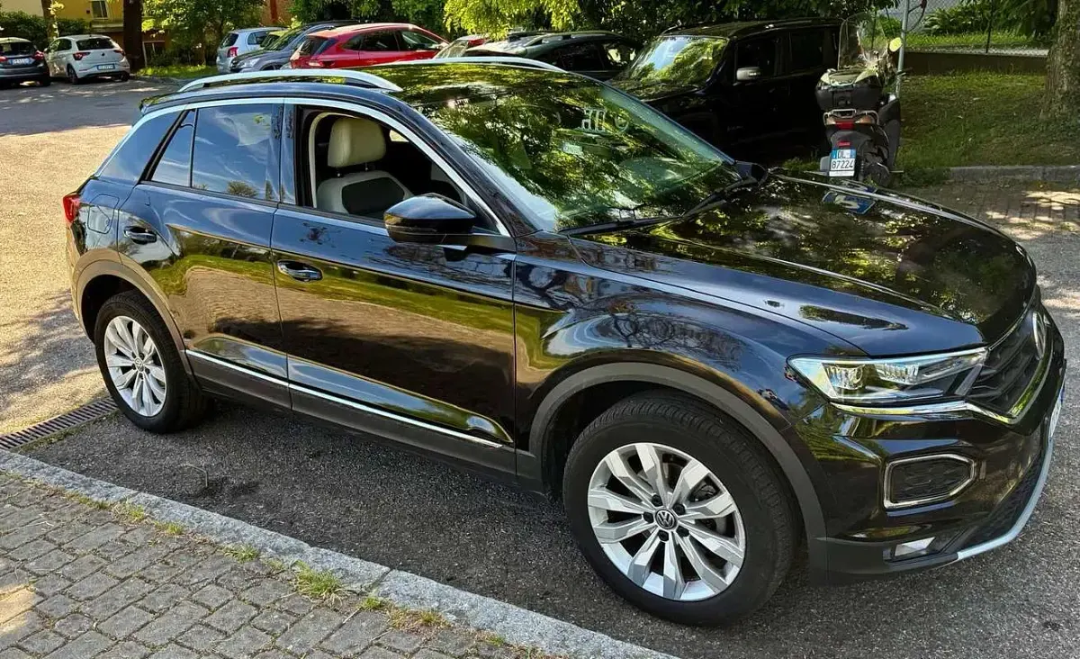 Usata VW T-Roc Advance 116 CV (85 kW) 2019 Nero SUV