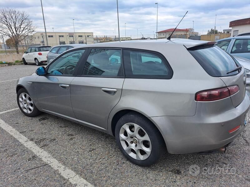 Usata 2008 Alfa Romeo 159 Station wagon | 550 € - Immagine 1/4