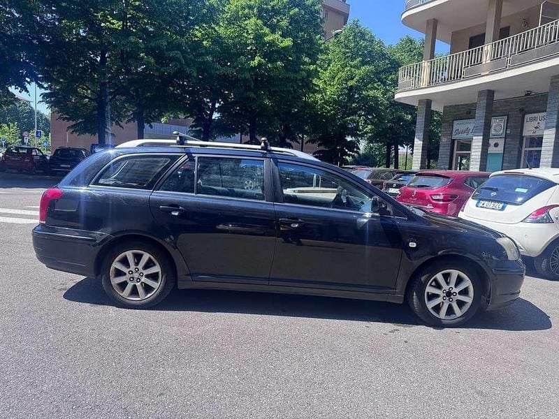 Usata Toyota Avensis 116 CV (85 kW) 2004 Nero Station wagon