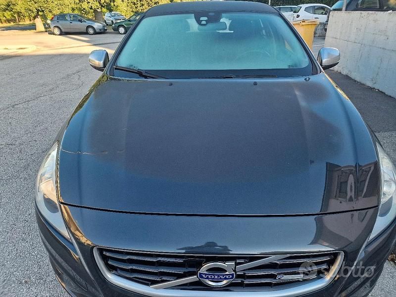 Grigio Usata 2012 Volvo V60 R-Design Station wagon | 7500 € (Buon prezzo) - Immagine 1/4