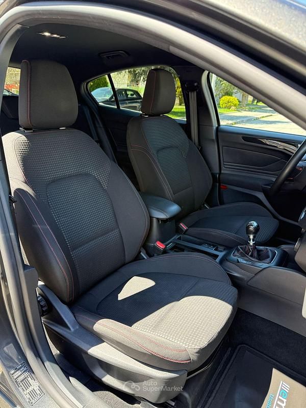 Usata Ford Focus ST-Line 125 CV (91 kW) 2022 Gray Berlina