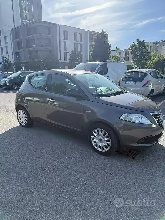 Usata Lancia Ypsilon 69 CV (50 kW) 2012 Grigio Utilitaria