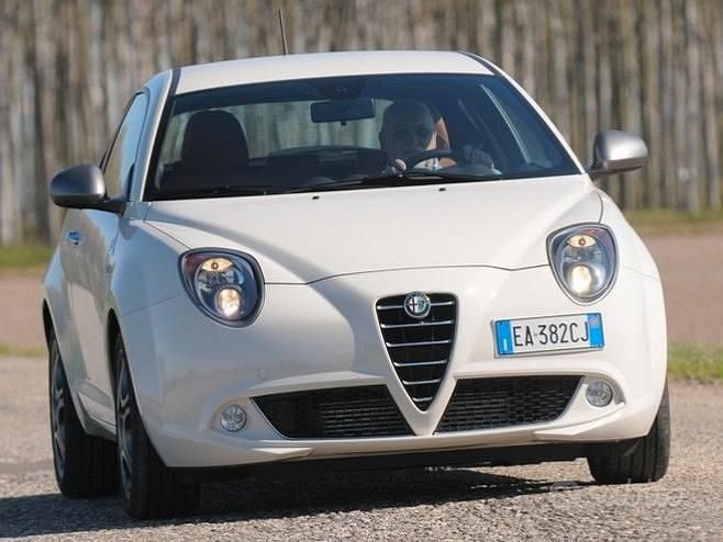 Bianco Usata 2010 Alfa Romeo MiTo Due volumi | 1000 € (Molto cara) - Immagine 1/1