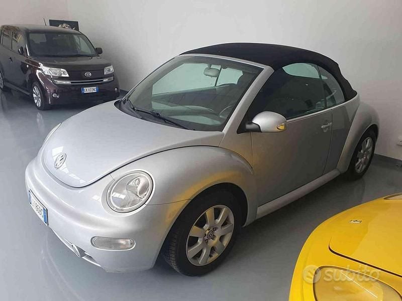 Usata VW New Beetle 102 CV (75 kW) 2003 Grigio Utilitaria